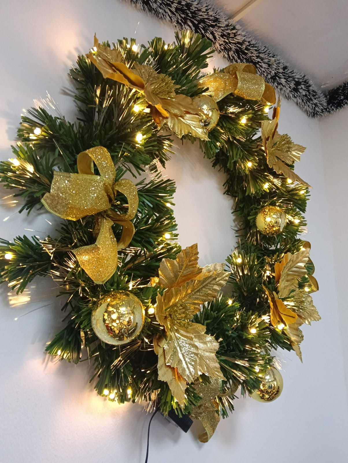 corona nevado con berrys y piñas / casas blancas ref. tq2302 60 corona nevado con berrys y piñas / casas blancas ref. tq2302 60