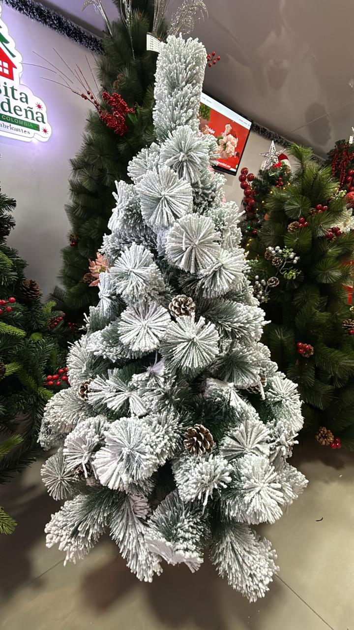 arbol nevado con rama amplia y piñas incrustadas arbol nevado con rama amplia y piñas incrustadas